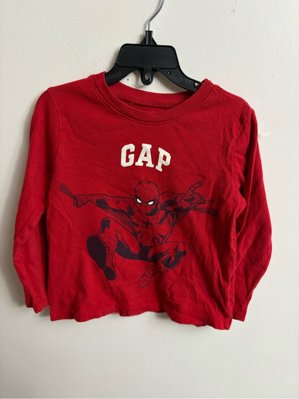 4/30$ GAP X Marvel Red Long Sleeve Spider-Man Tee 4 years